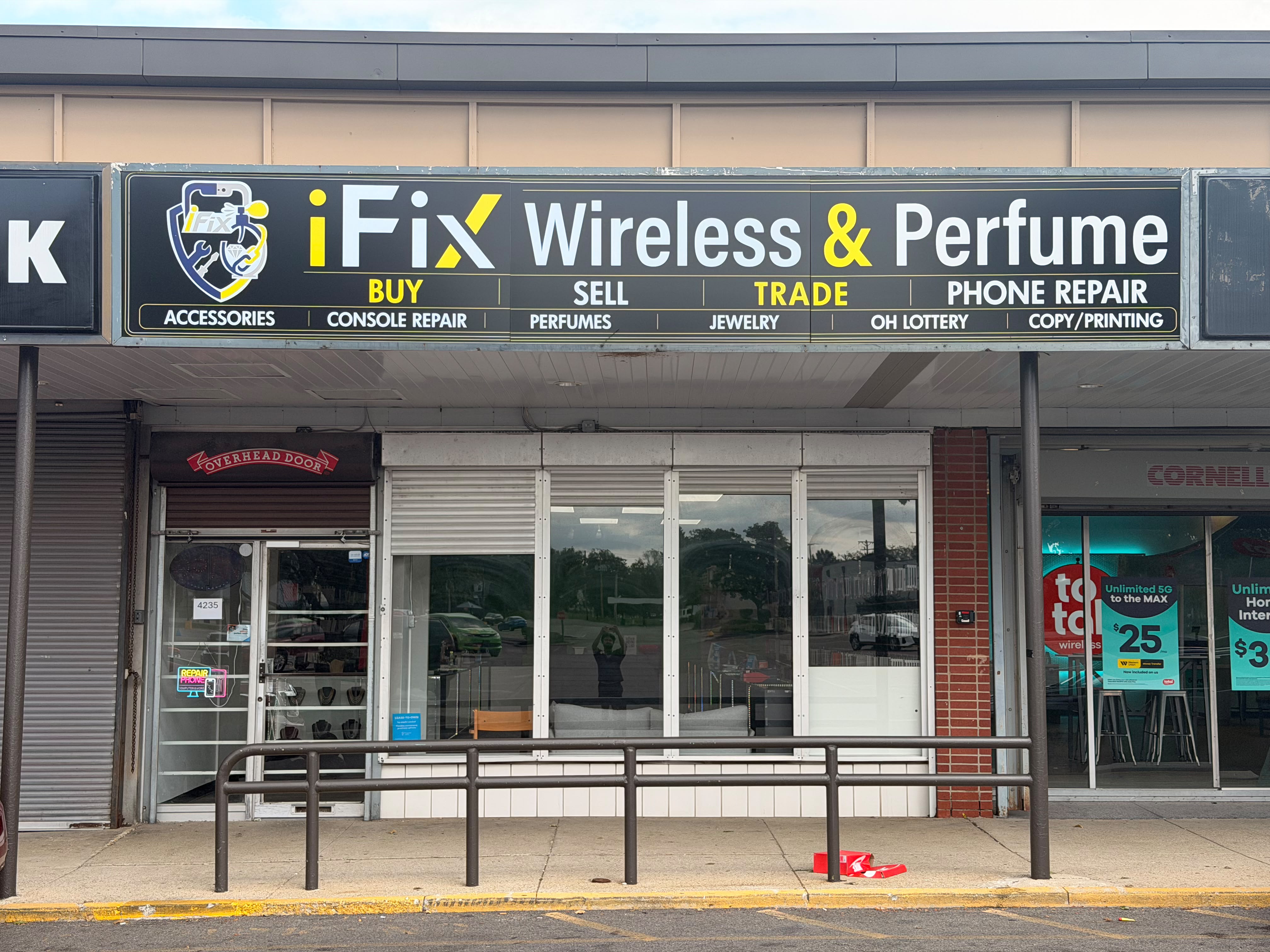 iFix Wireless & Perfume storefront